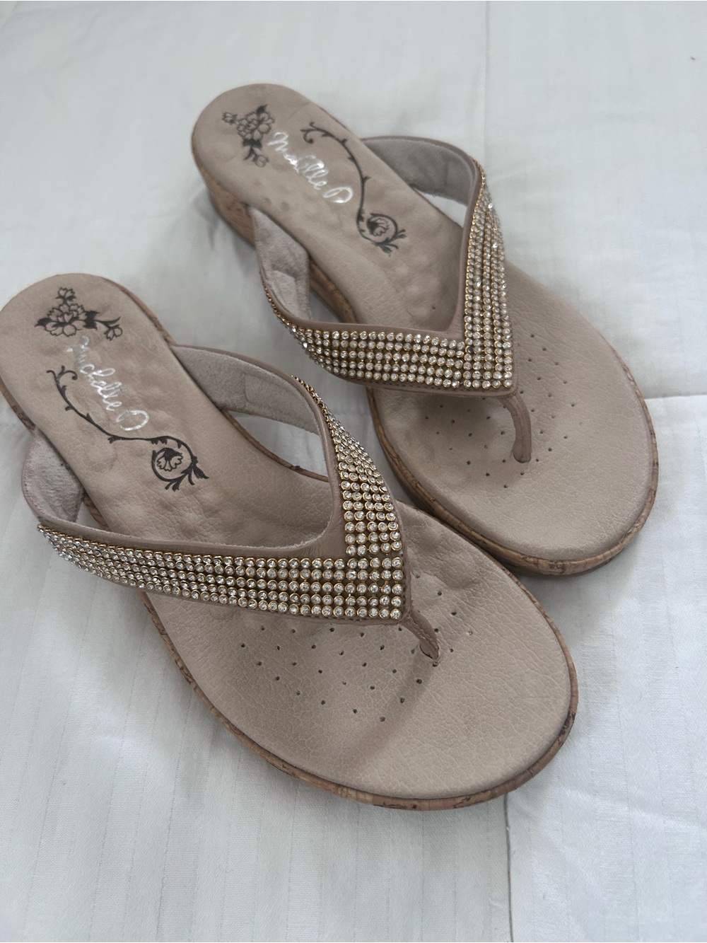 New Michelle D Sz8 Gold Rhinestone Thong Flip Flops with Cork Sides